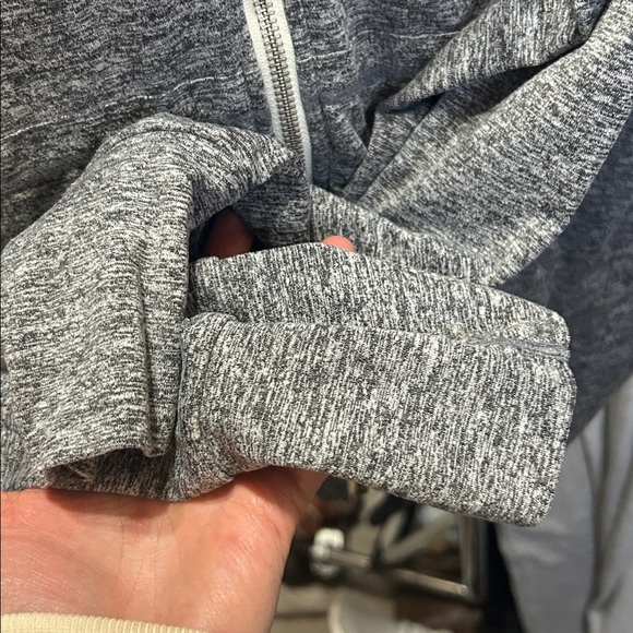Vuori Halo Performance Hoodie Heather Gray Size Medium - Picture 9 of 10